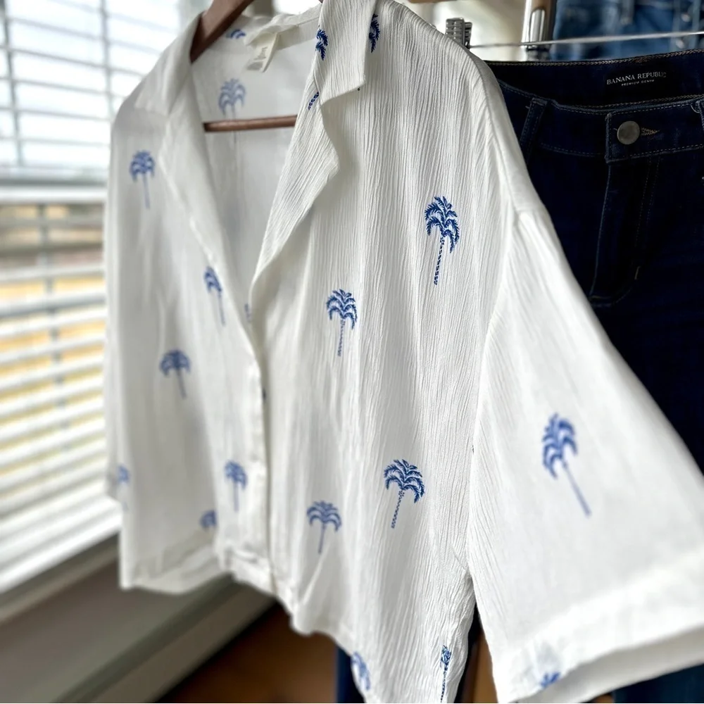 H&M  button down shirt, cropped & oversized, with dolman cut 3/4 sleeves - Picture 2 of 10